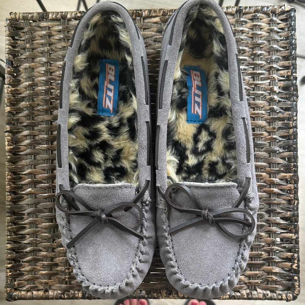 Blitz Gray Leather Suede lined Moccasin Slippers Women’s Size 11